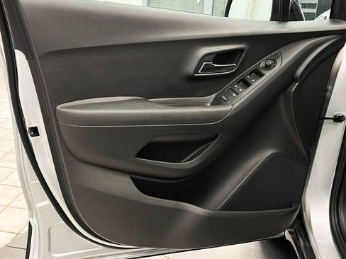 Used 2020 Chevrolet Trax LT w/ Redline Edition image 14