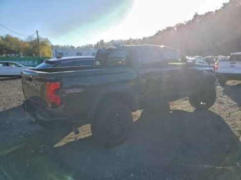 Used 2023 Chevrolet Colorado Trail Boss w/ Technology Package AWD/4WD image 4