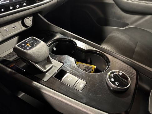 Used 2023 Nissan Rogue SV image 19