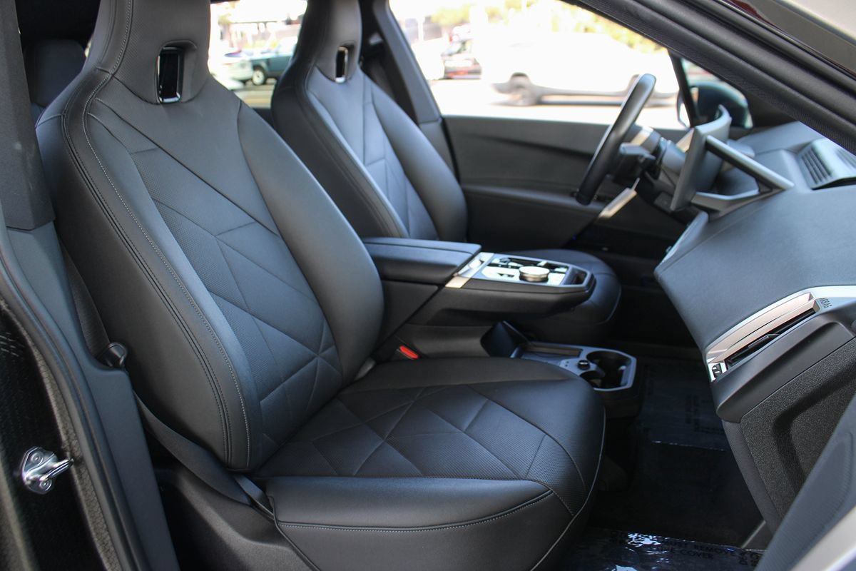 Used 2024 BMW iX xDrive50 w/ Sport Package AWD/4WD image 21