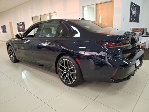 Used 2025 BMW i7 eDrive50 w/ M Sport Package RWD image 6