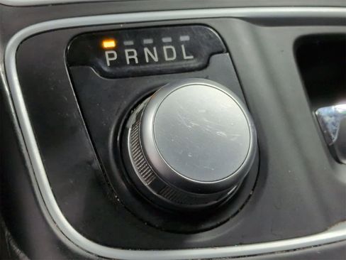 Certified 2017 Chrysler 200 Limited Platinum image 31