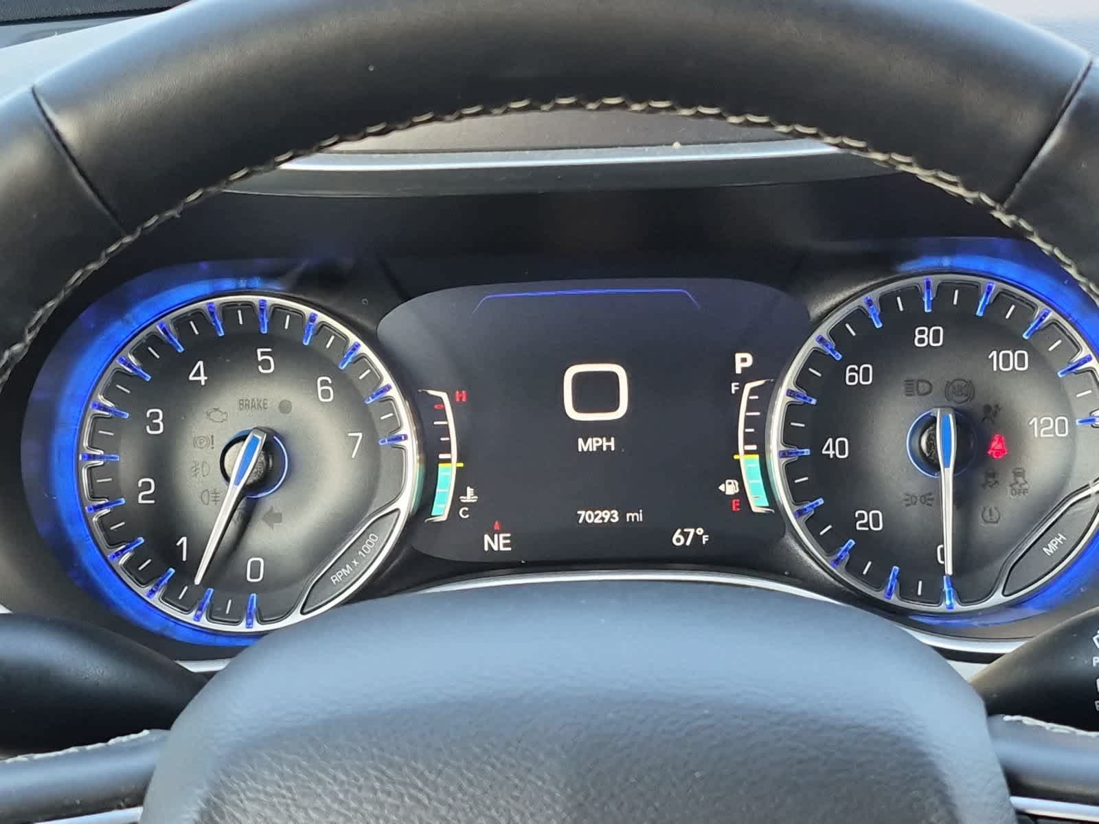 Used 2020 Chrysler Pacifica Touring-L w/ Advanced Safetytec Group FWD image 33