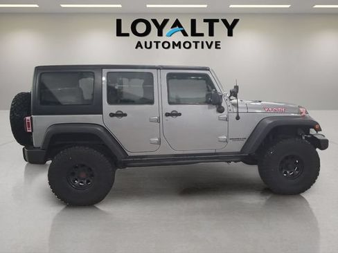Used 2017 Jeep Wrangler Unlimited Rubicon w/ Cold Weather Group AWD/4WD image 6