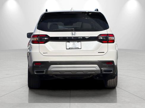 Used 2025 Honda Pilot Touring image 7