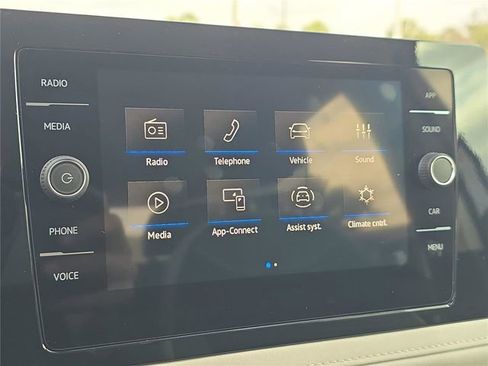 New 2026 Volkswagen Taos SE FWD image 18