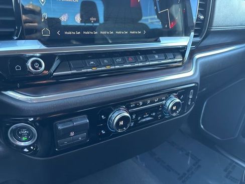 Used 2025 GMC Sierra 1500 SLT image 17