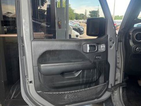 Used 2022 Jeep Gladiator Overland w/ Popular Equipment Package AWD/4WD image 29