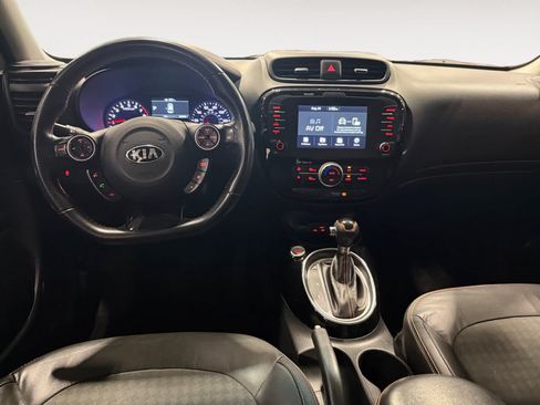 Used 2019 Kia Soul ! FWD image 11