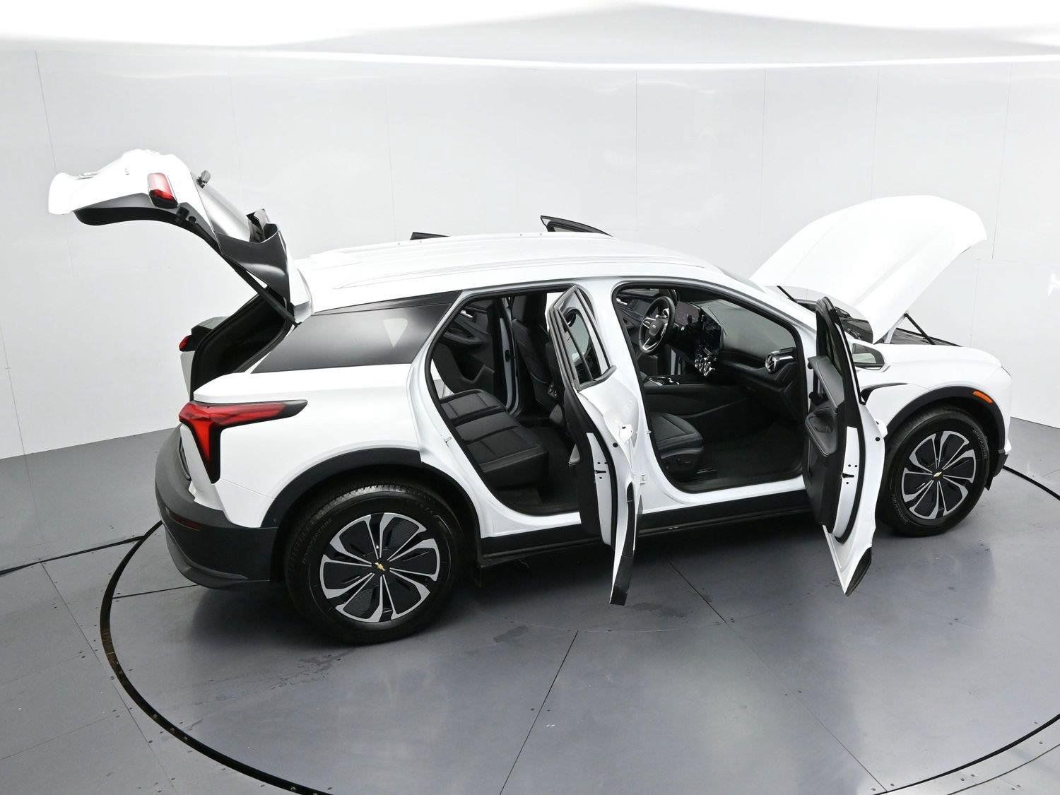 Used 2024 Chevrolet Blazer EV LT AWD/4WD image 41