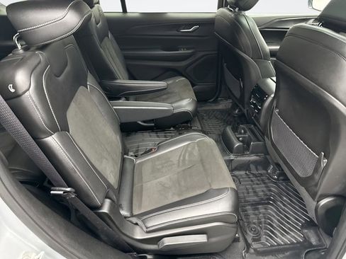 Used 2023 Jeep Grand Cherokee L Laredo image 18