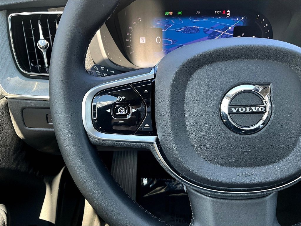 Used 2025 Volvo XC60 B5 Plus w/ Protection Package Premier AWD/4WD image 13
