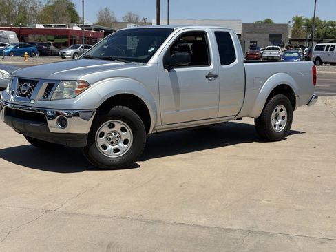Used 2009 Nissan Frontier SE w/ Power Pkg image 2