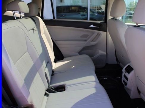 Used 2023 Volkswagen Tiguan SE w/ Panoramic Sunroof Package AWD/4WD image 22