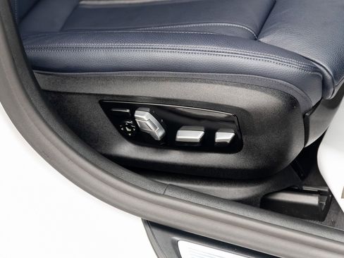 Used 2020 BMW 530e xDrive w/ M Sport Package image 32