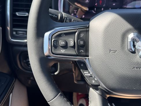 Used 2025 RAM 1500 Laramie AWD/4WD image 27
