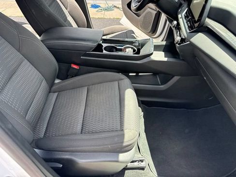 Used 2025 Chevrolet Equinox LT AWD/4WD image 25