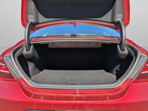 Used 2023 Genesis G70 2.0T image 9