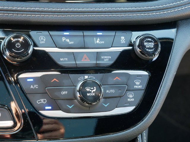Used 2026 Chrysler Pacifica Limited FWD image 29