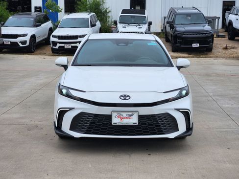 Used 2025 Toyota Camry SE w/ Convenience Package FWD image 6