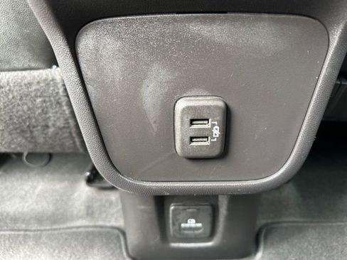 Used 2024 GMC Terrain SLT image 25