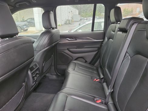 Used 2024 Jeep Grand Cherokee Limited image 11