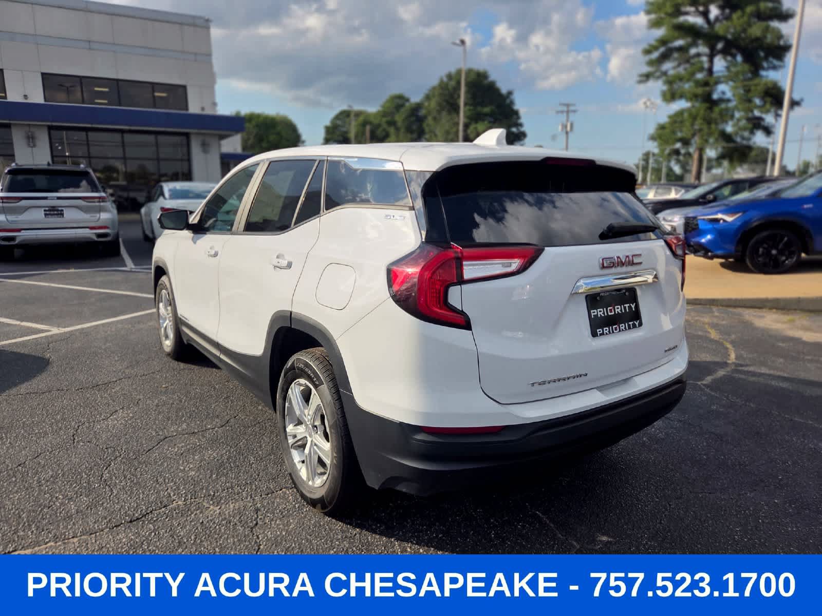 Used 2024 GMC Terrain SLE AWD/4WD image 3