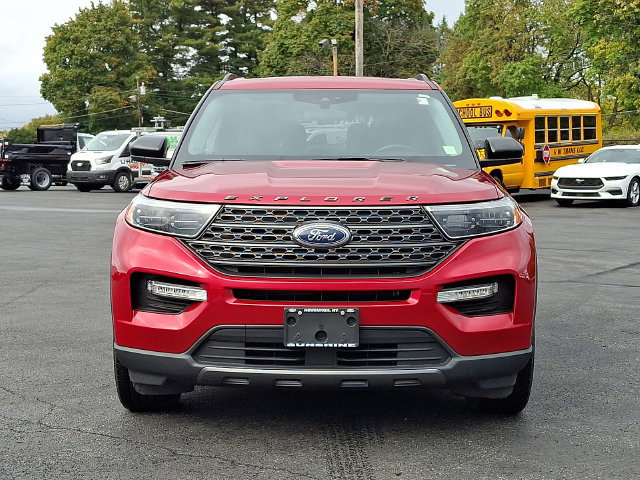 Used 2022 Ford Explorer XLT w/ Equipment Group 202A AWD/4WD image 2