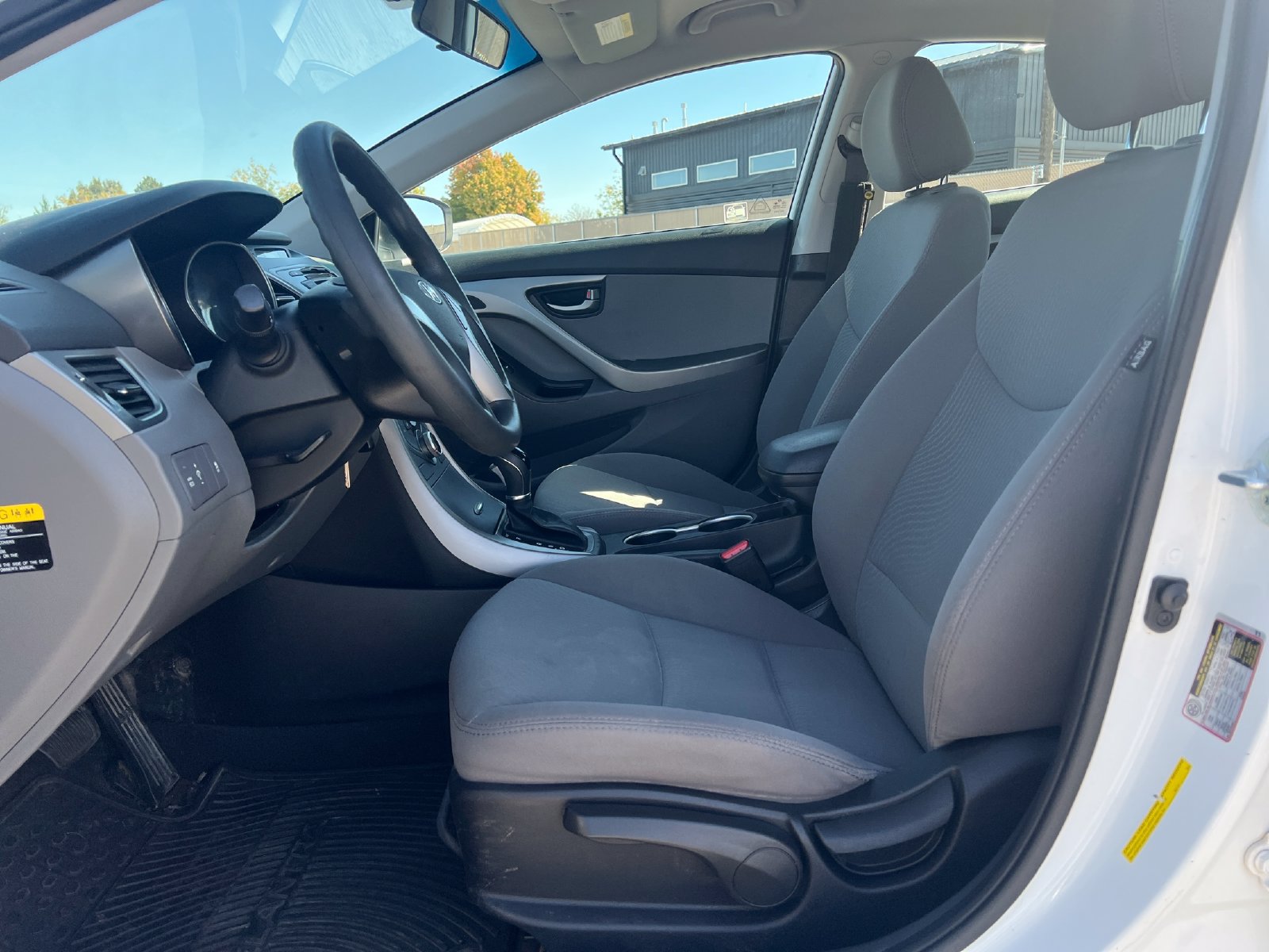 Used 2015 Hyundai Elantra SE FWD image 9