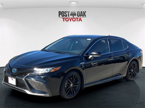 Used 2021 Toyota Camry XSE w/ Cold Weather Package image 3