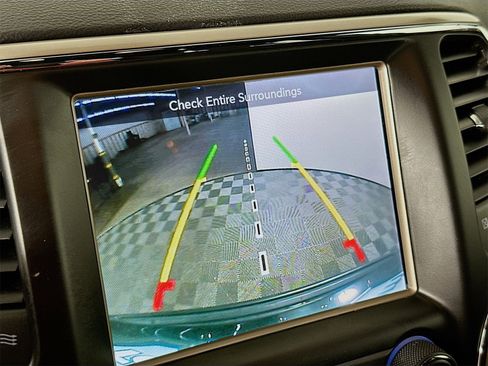 Used 2017 Jeep Grand Cherokee Laredo w/ Quick Order Package 23E image 13