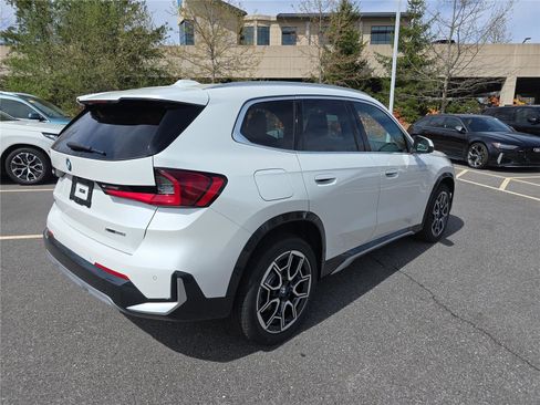 New 2026 BMW X1 xDrive28i w/ Technology Package AWD/4WD image 3