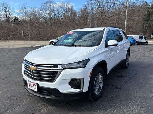 Used 2023 Chevrolet Traverse LT image 3