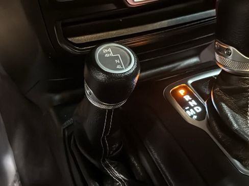 Used 2019 Jeep Wrangler Unlimited Sahara w/ Cold Weather Group AWD/4WD image 19