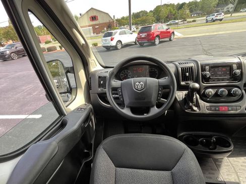 Used 2021 RAM ProMaster 2500 w/ Convenience Group FWD image 7