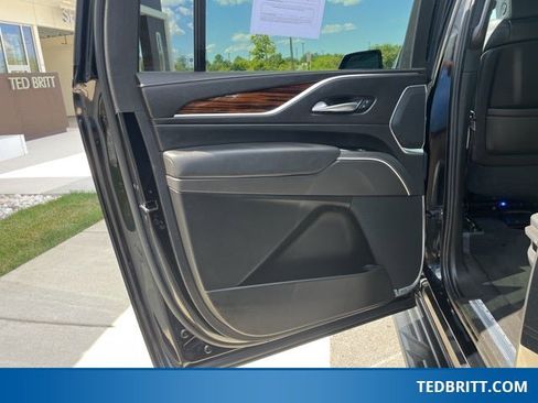 Used 2021 Cadillac Escalade ESV Luxury image 25