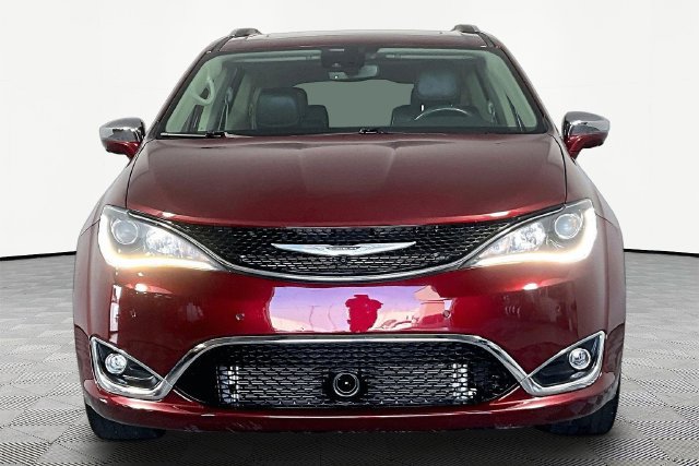 Used 2019 Chrysler Pacifica Limited w/ Tire & Wheel Group FWD image 4