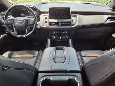 Used 2023 GMC Yukon AT4 w/ AT4 Premium Package AWD/4WD image 9