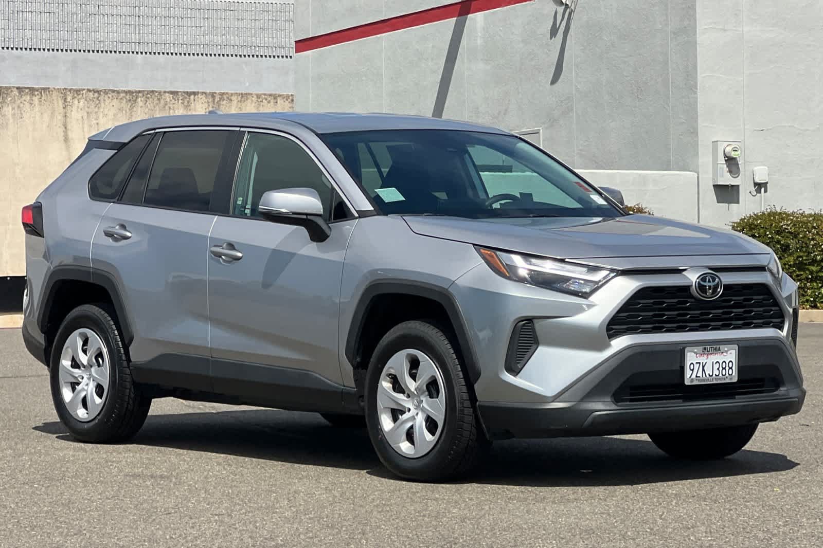 Used 2023 Toyota RAV4 LE AWD/4WD image 5