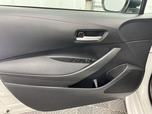 Used 2021 Toyota Corolla LE image 12