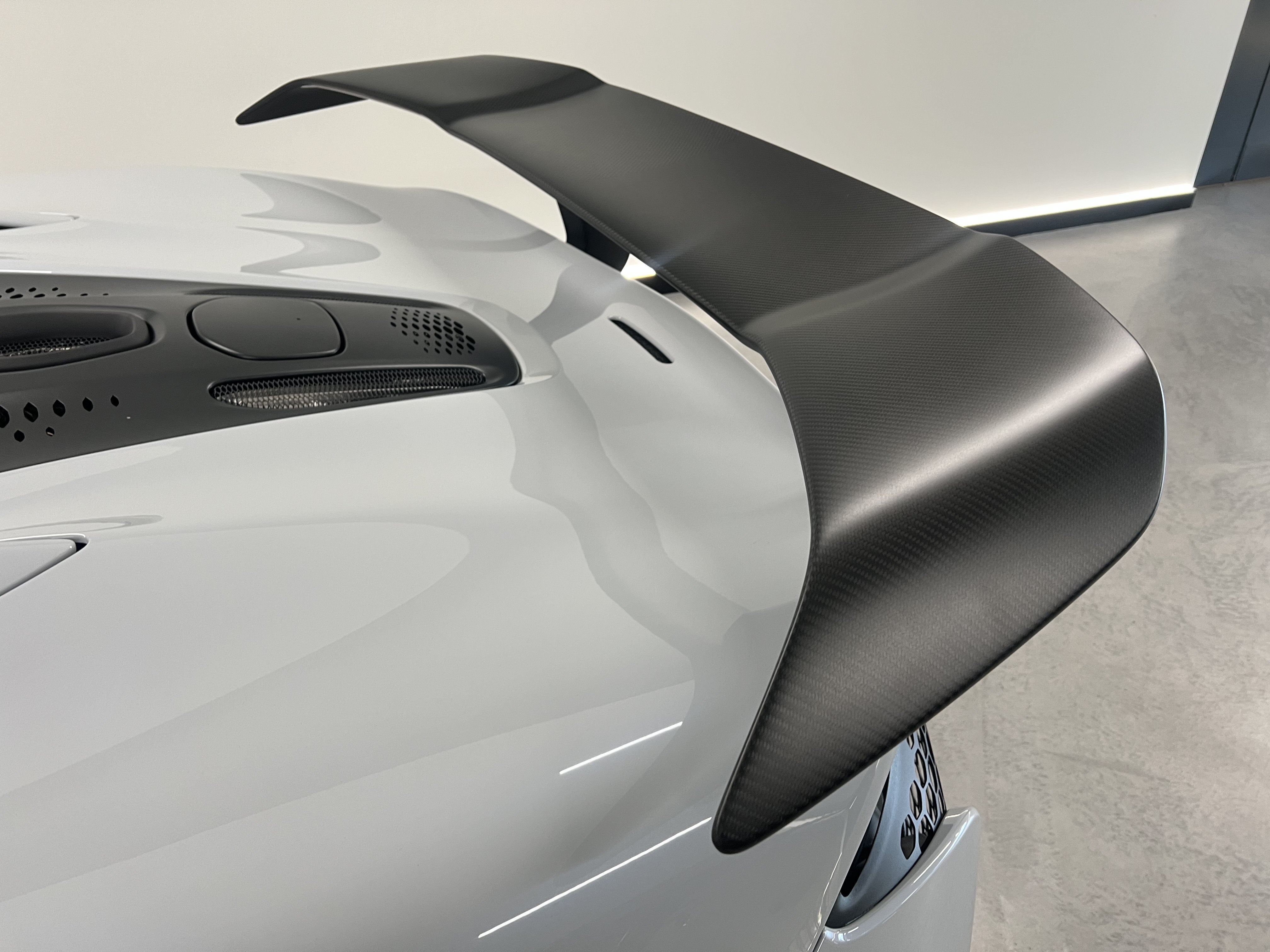 Used 2023 McLaren Artura RWD image 16