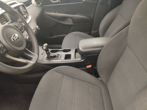 Used 2018 Kia Sorento FWD image 17
