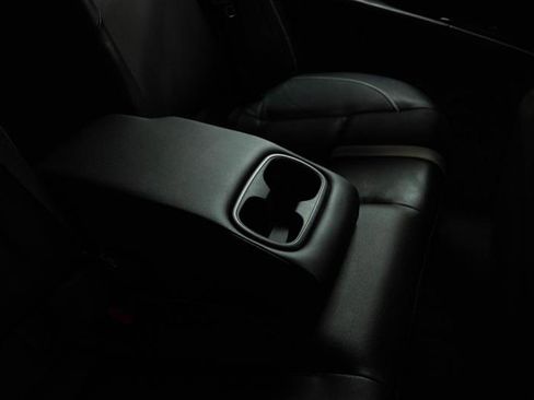 Used 2025 Toyota Camry SE image 12