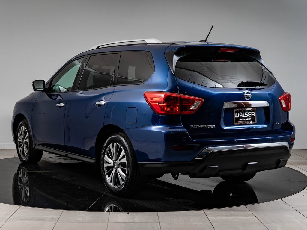 Used 2018 Nissan Pathfinder SL FWD image 6