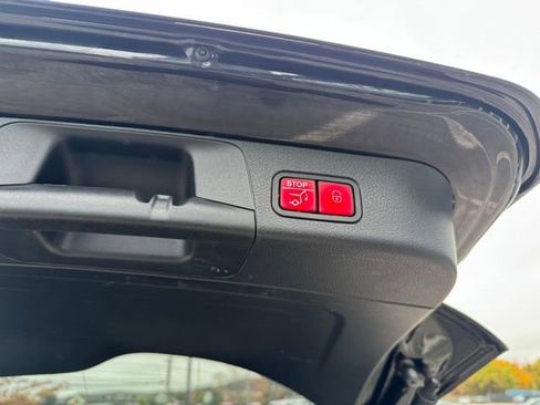 Used 2024 Mercedes-Benz GLB 250 4MATIC image 10