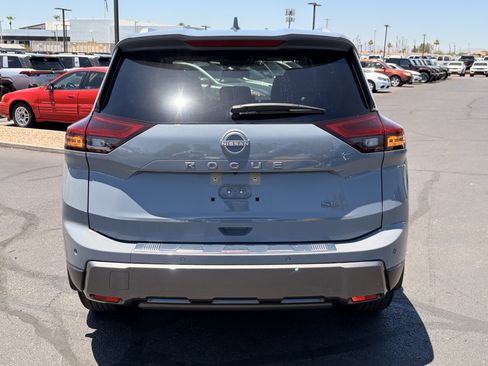 Used 2025 Nissan Rogue SL FWD image 4