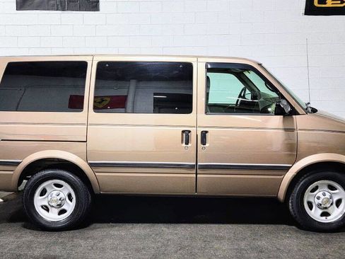 Used 2005 Chevrolet Astro Passenger image 4