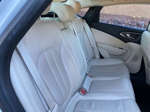 Used 2017 Chrysler 200 Limited Platinum image 41