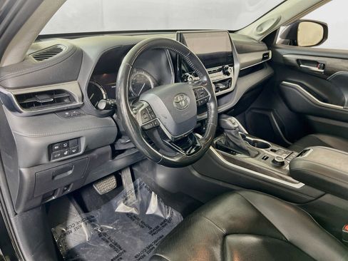Used 2021 Toyota Highlander Platinum AWD/4WD image 9
