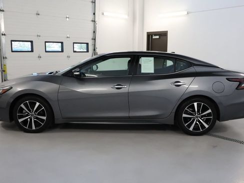 Used 2023 Nissan Maxima SV w/ Floor Mat Group FWD image 4